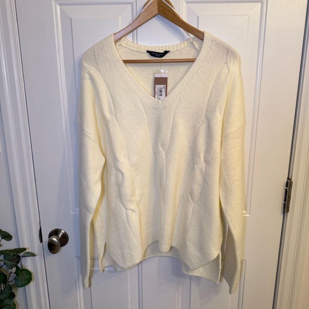 Denver Hayes Women's Soft Cream V-Neck Sweater
